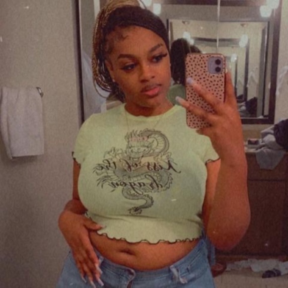 Meet your Posher, Tayanna - Picture 1 of 1